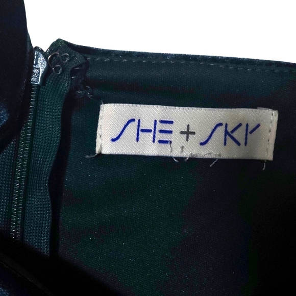 She + Sky Stretch Emerald Green Velvet Mini Dress Medium - Picture 7 of 9